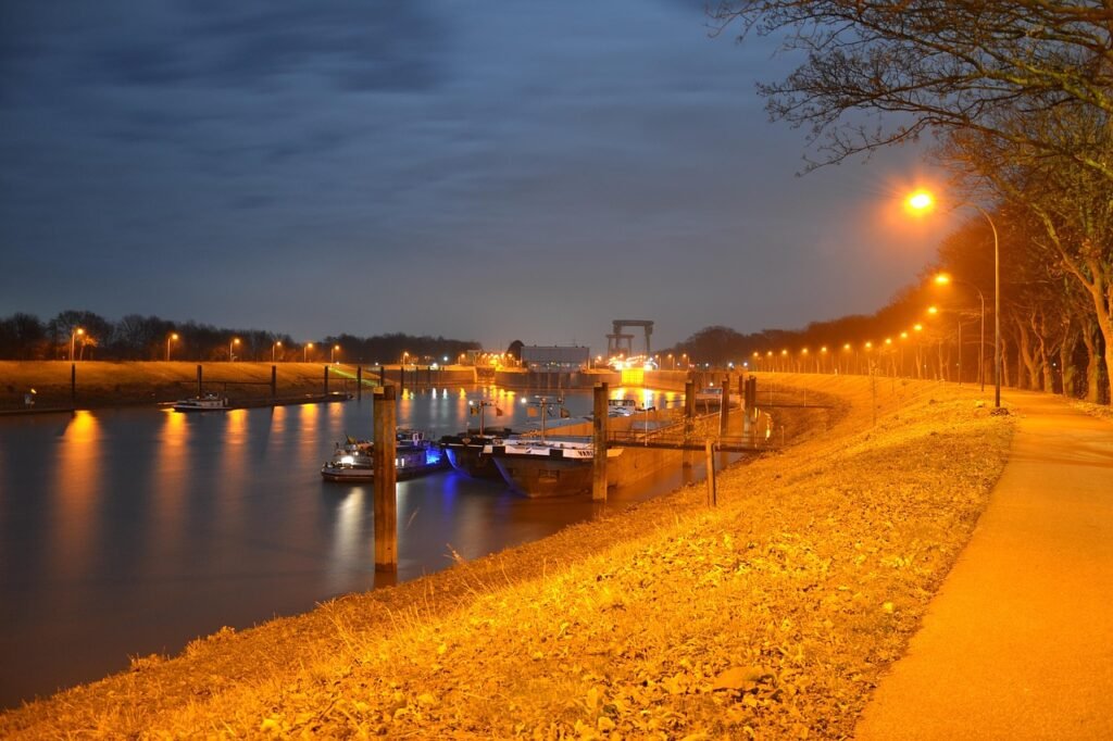 night, path, long term, long term exposure, multicoloured, coloured, rhine, lock, side arm, port emmelsum, emmelsum, long shutter